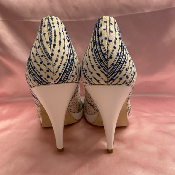 BCBGIRLS SIZE 8 BLUE and WHITE POLKA DOT AND STRIPE OPEN TOE SLIP ON PLATFORM - Picture 7 of 10